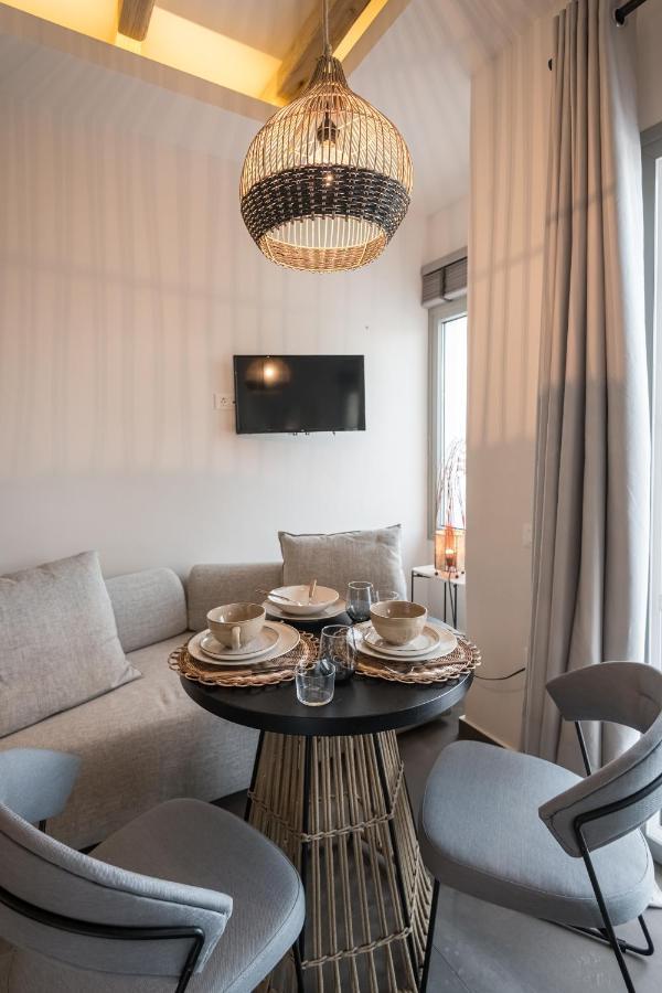 Vivere Luxury Suites Pera Gyalos Ngoại thất bức ảnh