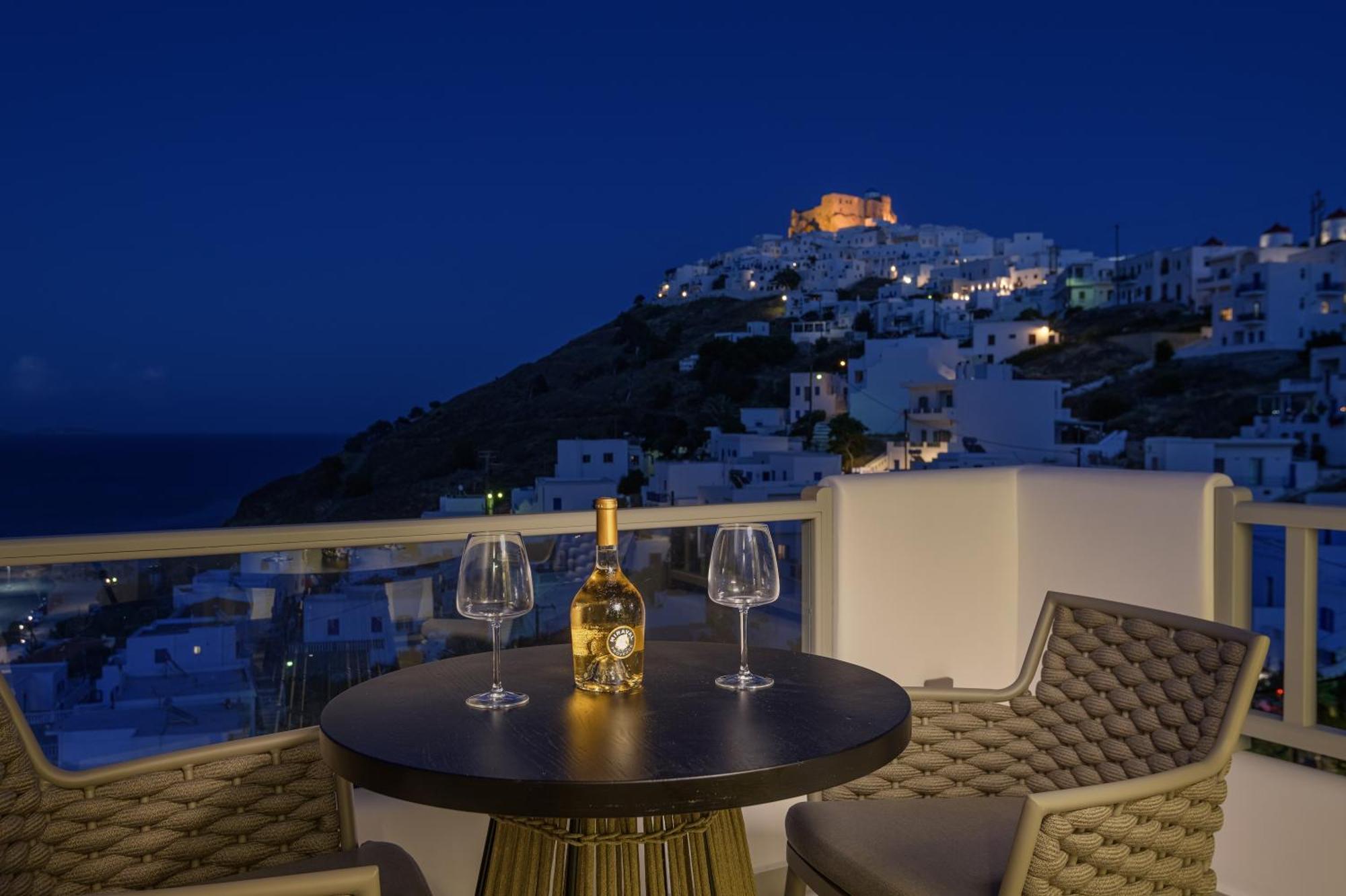Vivere Luxury Suites Pera Gyalos Ngoại thất bức ảnh