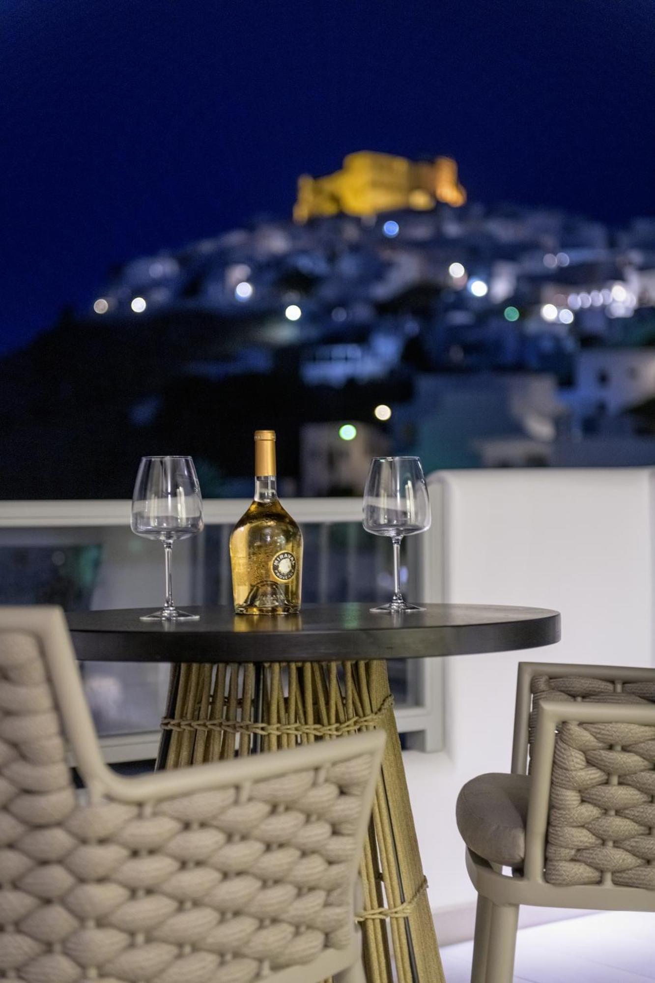Vivere Luxury Suites Pera Gyalos Ngoại thất bức ảnh