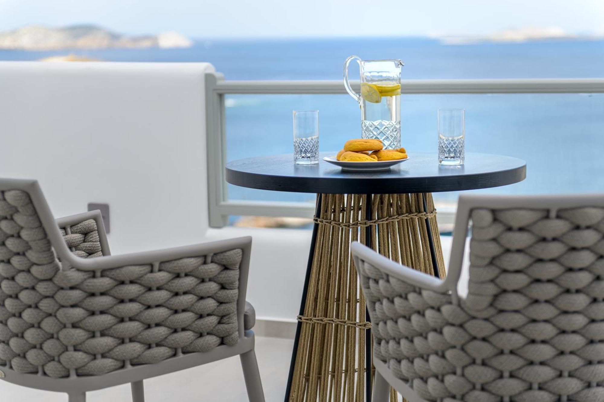 Vivere Luxury Suites Pera Gyalos Ngoại thất bức ảnh
